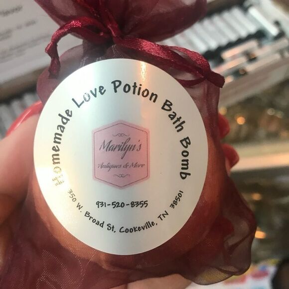 Essential Oil Bath Bombs - Love Spell - Picture 1 of 3